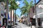 Rua em Philipsburg, capital de Sint Maarten - Caribe